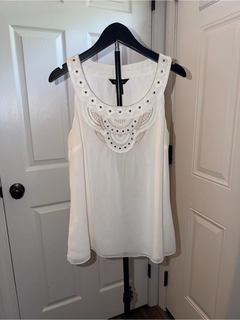 White House Black Market White Embroidered Scoop Neck Camisole